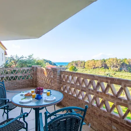 아파트 Aeolos Zante - Zefyros Maisonette, With Shared Heated Pool *